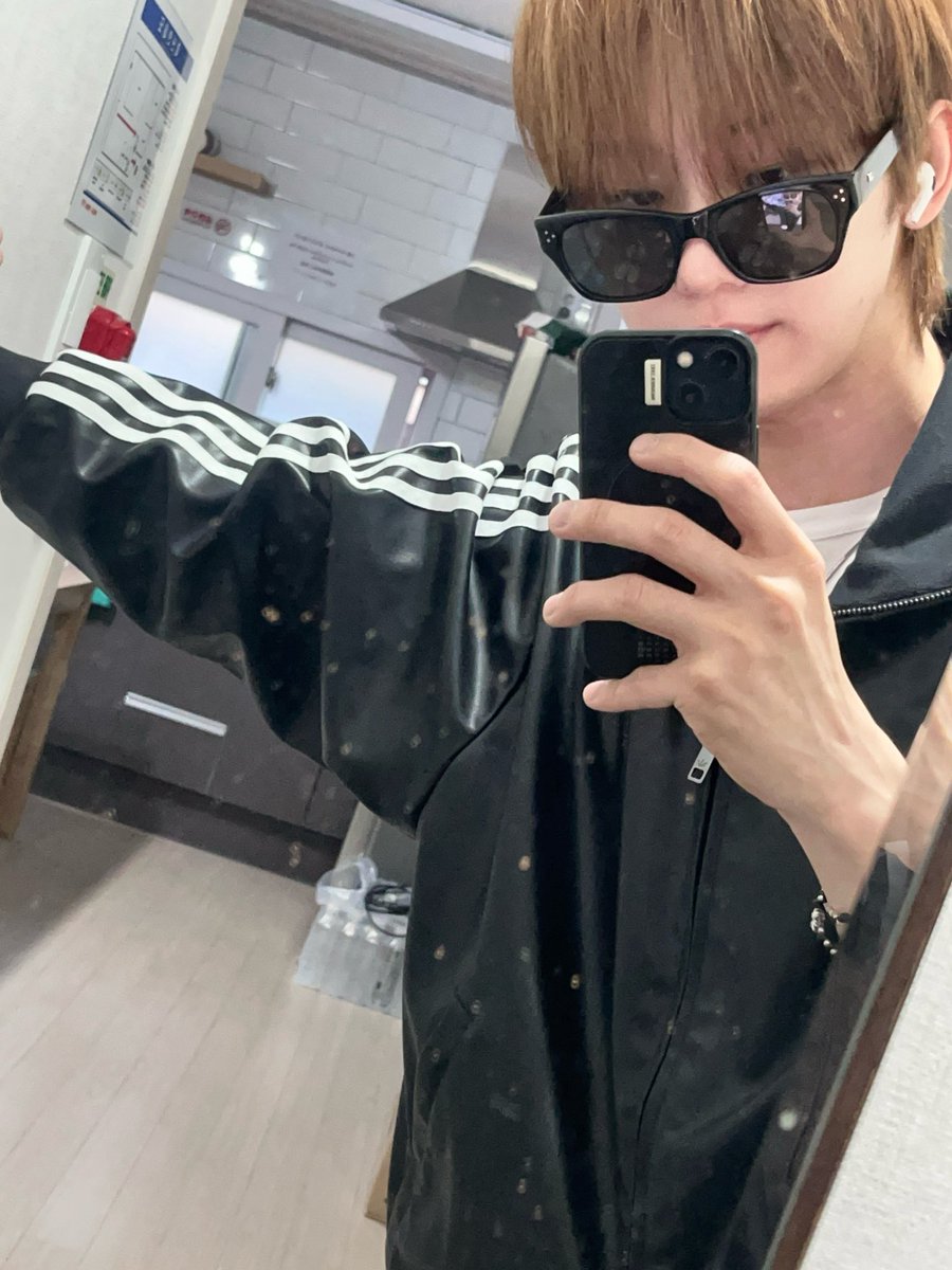 you9nyj's tweet photo. 모해 이런다 뭐하긴 너 생각햇지ㅜㅜㅜ https://t.co/1A5Eo7HL5J