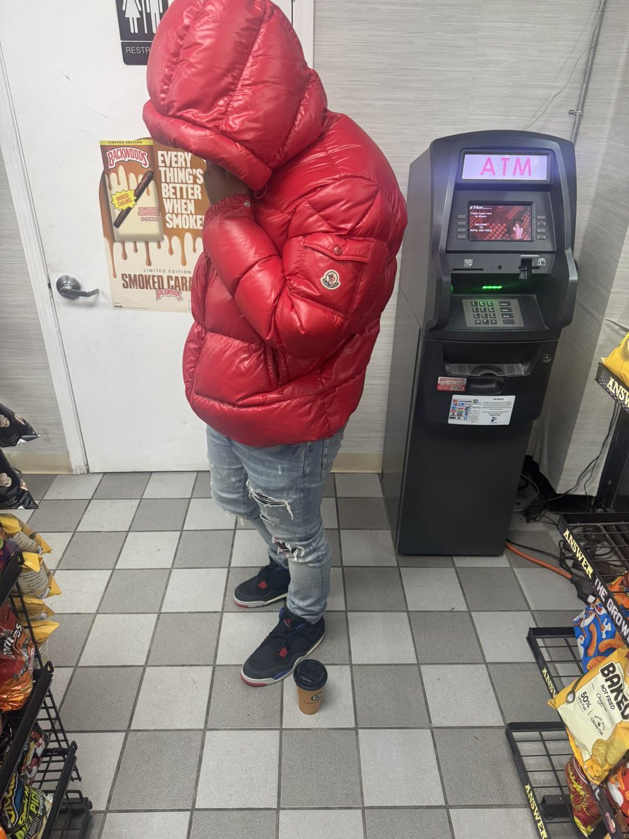 racks4day's tweet photo. Buying all these clothes off these cards ion need no wallet, I can’t neva fold neva bend kno I keep it solid, u fucked me and bro how tf you ain’t got no mileage😒 https://t.co/QpJtHCaj8C