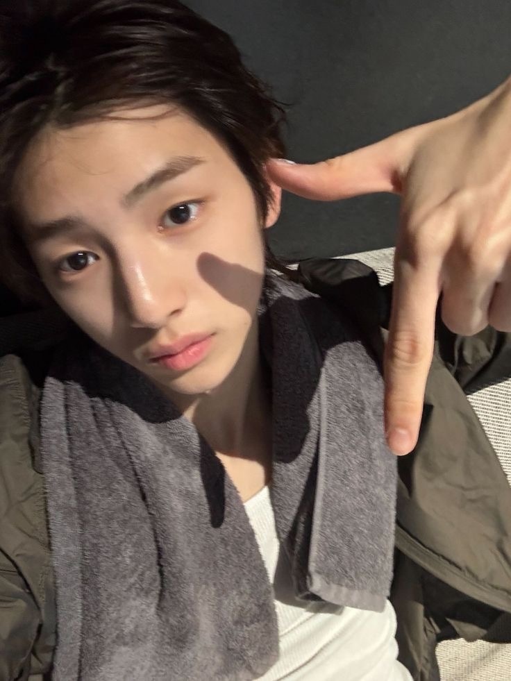 Base umum bisa follow @cornerfess tweet media