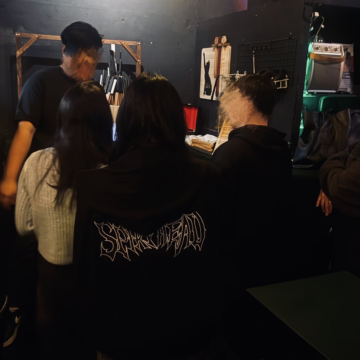 𝑷𝑨𝑵𝑰𝑪 𝑹𝑶𝑶𝑴 tweet media