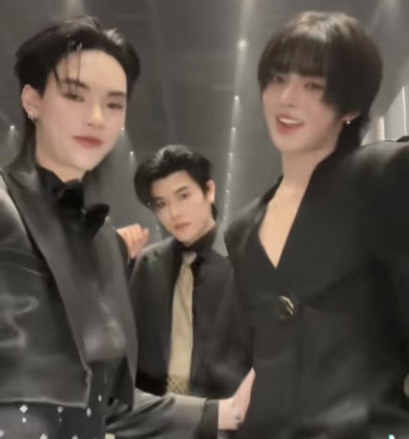 𝘮𝘦𝘰𝘸 tweet media