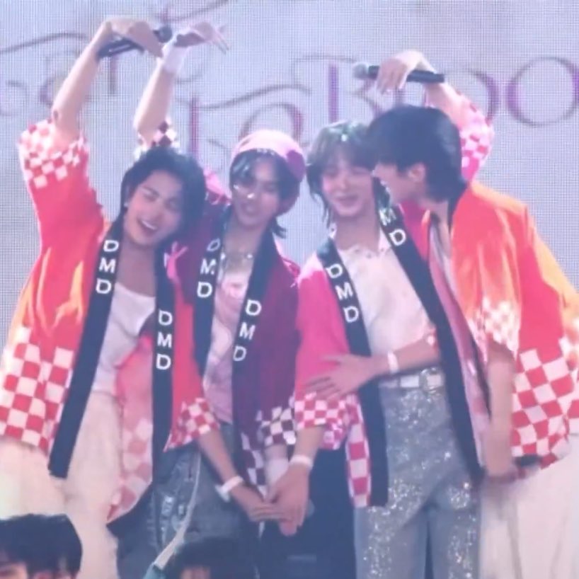 𝘮𝘦𝘰𝘸 tweet media