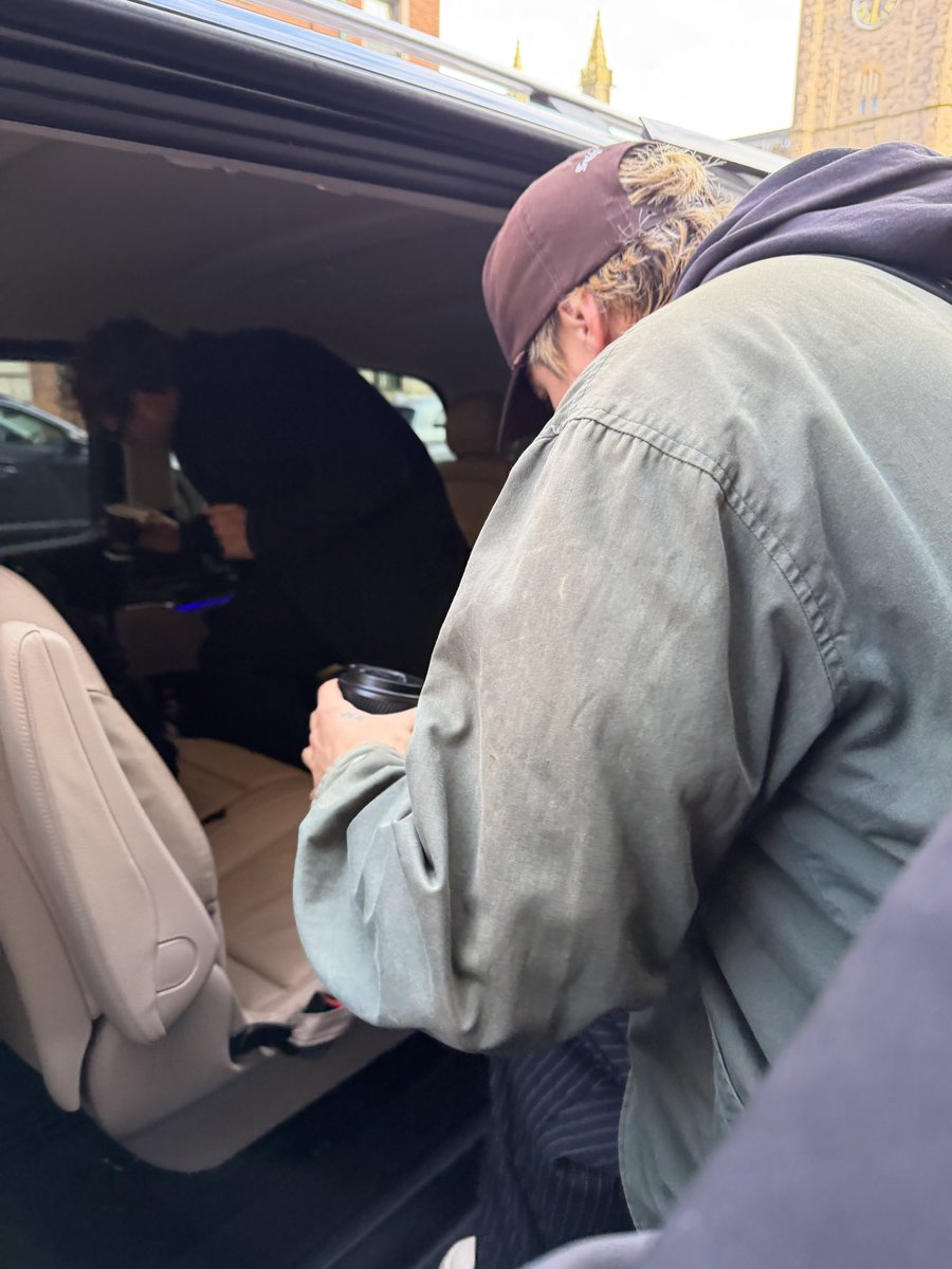 naz on tour ٠࣪⭑ tweet media