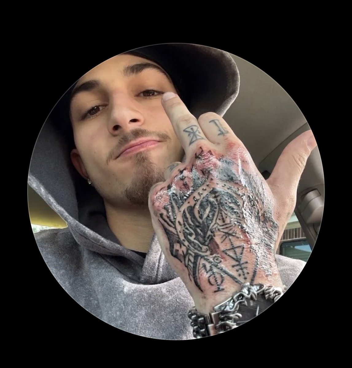 Christeyeuh tweet media