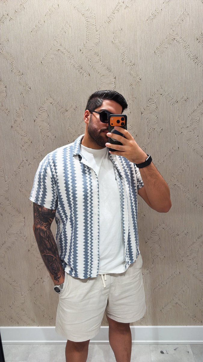 αуσυв tweet media