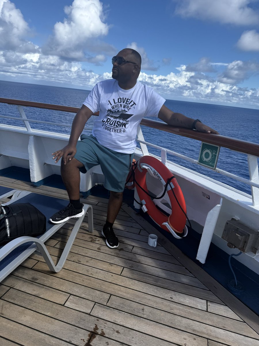 👑Laryah👑 tweet media