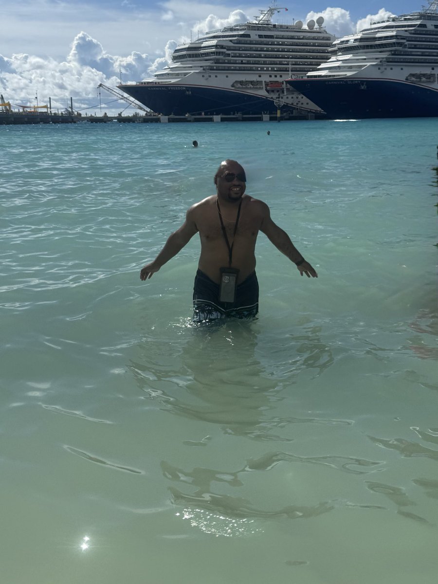 👑Laryah👑 tweet media