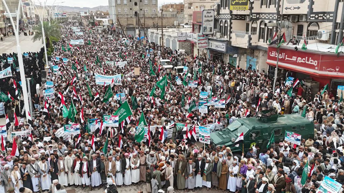 SufianALfahad1's tweet photo. اليوم في مارب خرجنا بحشد كبير ومسيره كبيره تعلن وقوفها مع دول الخليج وفي مقدمتها #المملكه_العربيه_السعوديه ودوله #الكويت 🇰🇼العظيم 
ضد الاعتداءات الايرانيه المجوسي�� الروافض وسنقف مع دول الخليج يدا بيد وروحآ بجسد ونقول للمجوس الراوافض #الكويت_خط_أحمر و #المملكة_العربية_السعودية خط https://t.co/E6PND0r40E