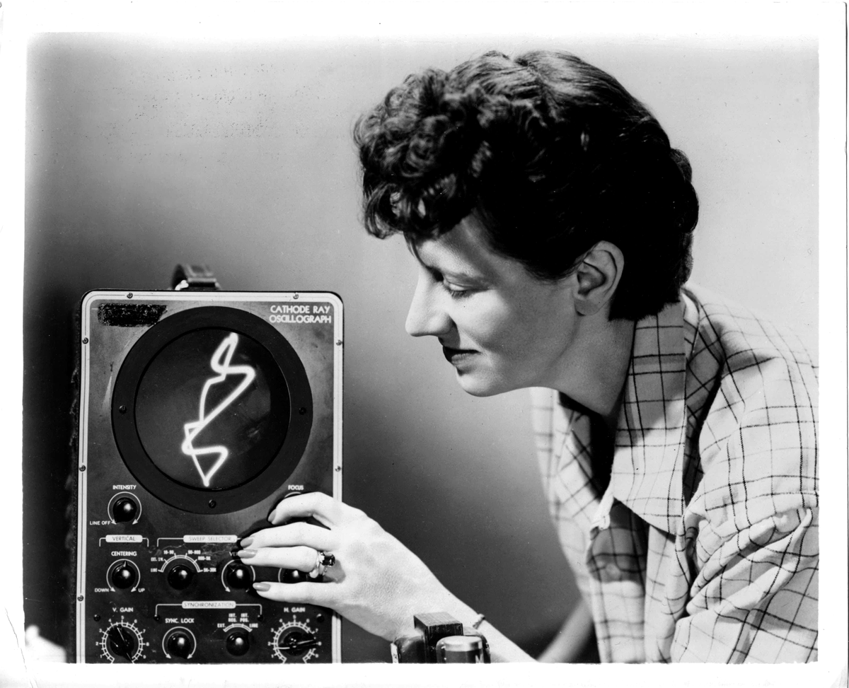 While Laposky and Franke utilized the oscilloscope primarily to generate photographic stills, Mary Ellen Bute (1906–1983) recognized the electronic signal as a fundamentally temporal and kinetic medium.

Producing a series of early animated movies, Bute would input audio