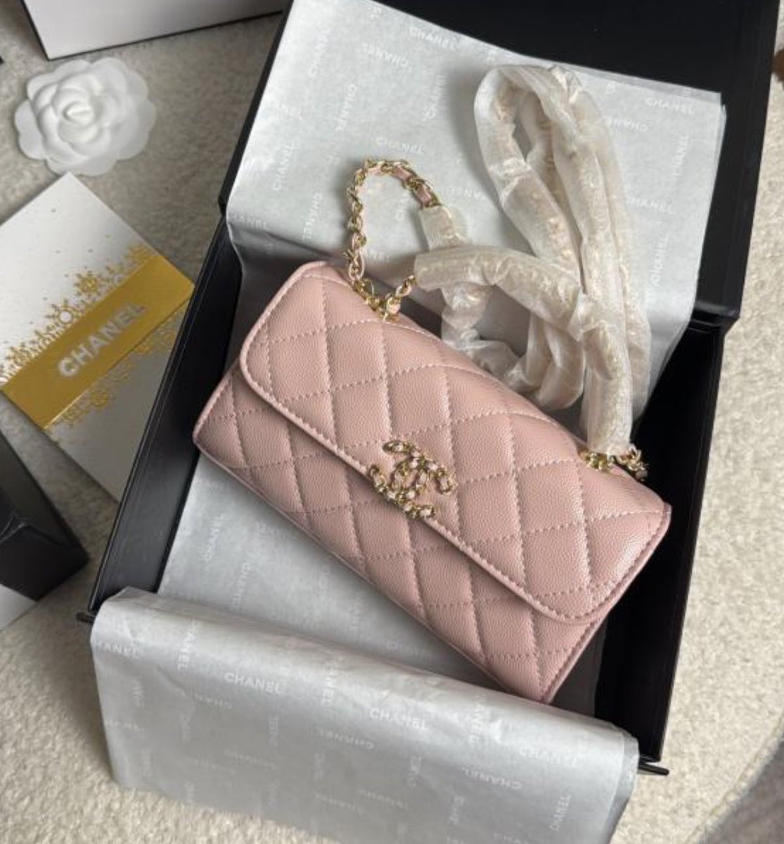 Shopper Farah tweet media