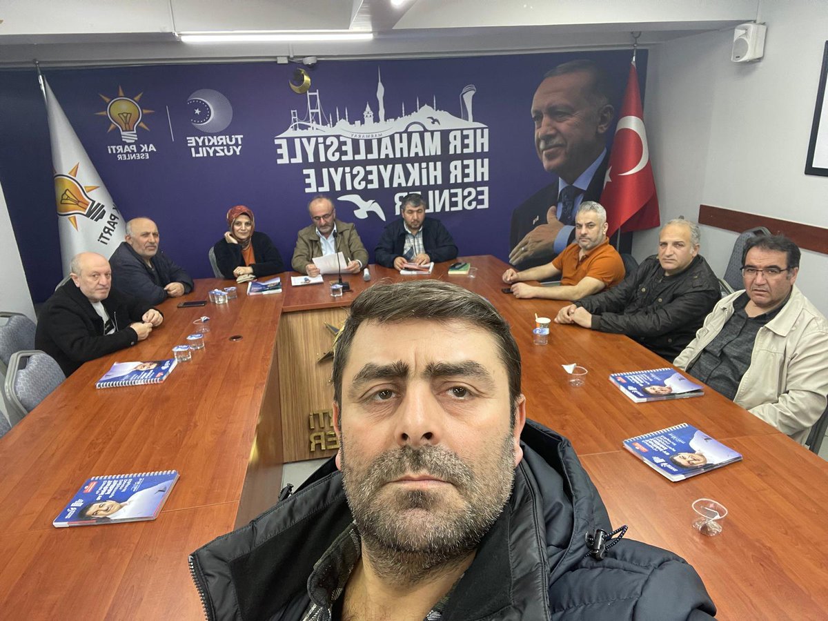 Ahmet0972's tweet photo. Fatih mah 1.bölge haftalık mahalle başkanı @ademkk165576  meclis üyemiz @RGulyuz  @RTErdogan @EmrullahErkus @abdullahozdemir @akpartiistanbul @akparti_esenler @NazifeOz58 @oktayilmaz18 @tevfikgoksu https://t.co/Udh1ZPBA1F