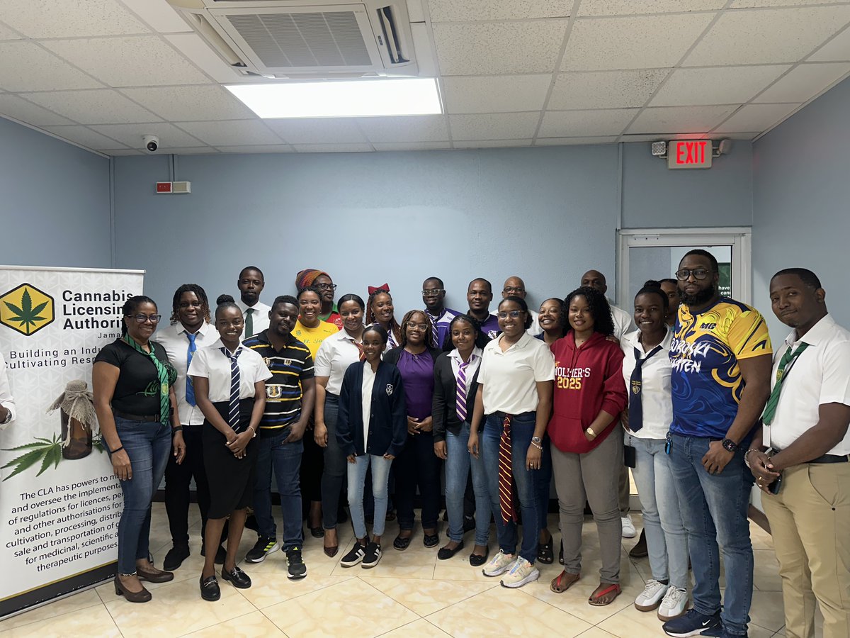 The CLA team showed up strong, reppin' their schools with pride!

Comment below which school has your support for the 2026 Champs!

💪🎓 #SchoolSpirit #CLA #TeamSupport"