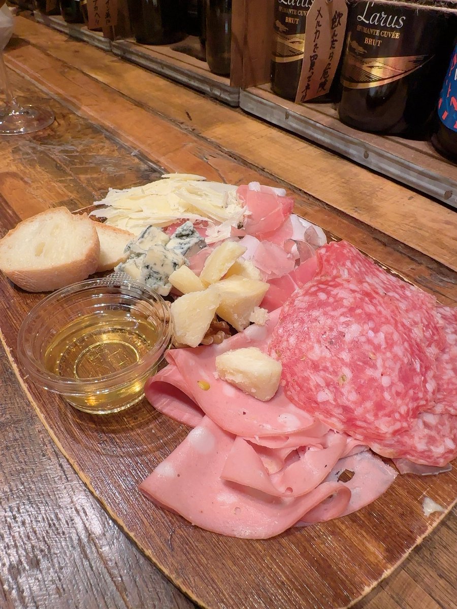 百合野 千華 tweet media