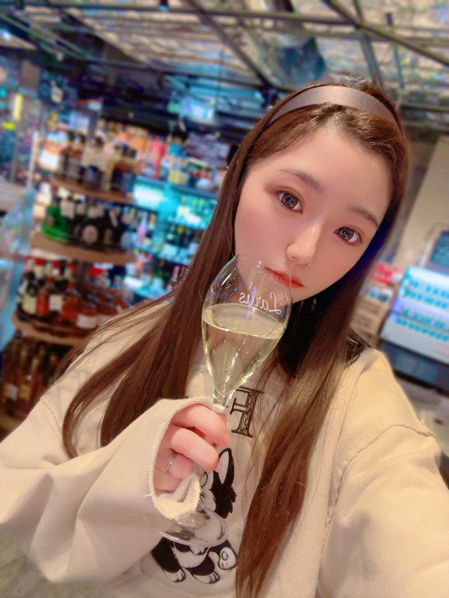 百合野 千華 tweet media