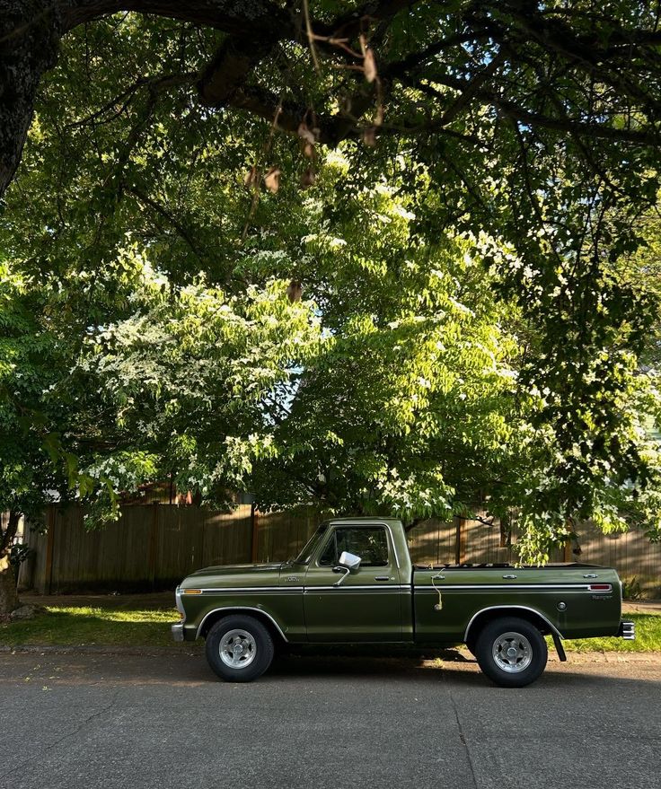 LALALAND tweet media