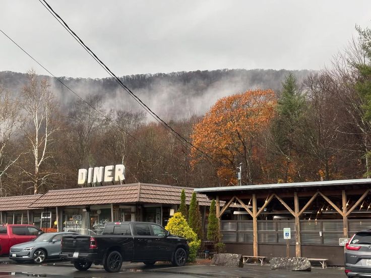 LALALAND tweet media