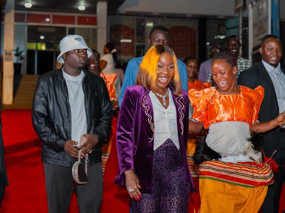 𝑻𝒐𝒏𝒏𝒚 𝑩𝒂𝒏𝒛 🦅 tweet media