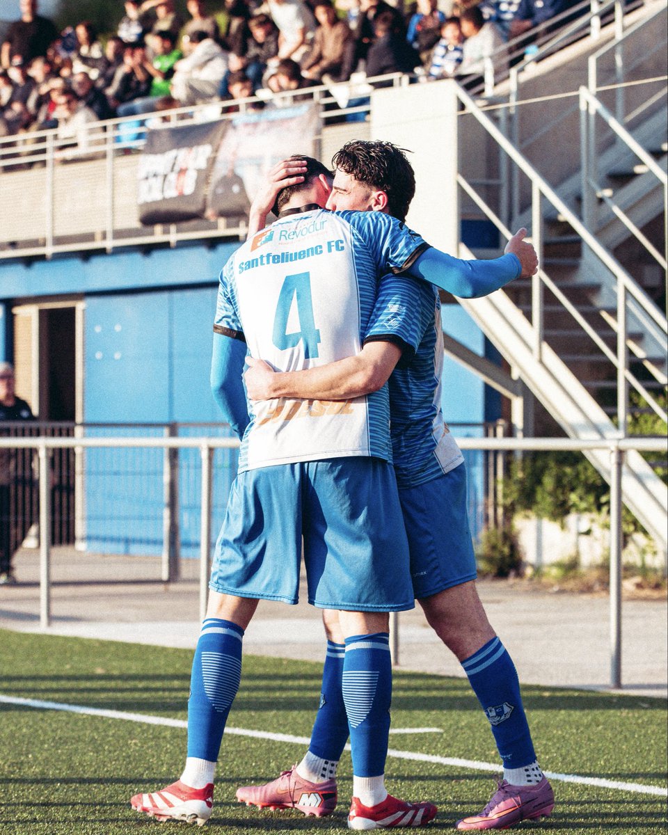 SantfeliuencFC's tweet photo. 💙 Sabem el que volem i l’equip està unit per aconseguir-ho

🔉 Necessitem omplir Les Grases demà a les 18:00, afició!

📸 (@EricSales9)

#sempresantfe https://t.co/Dmq6Ogcwhp