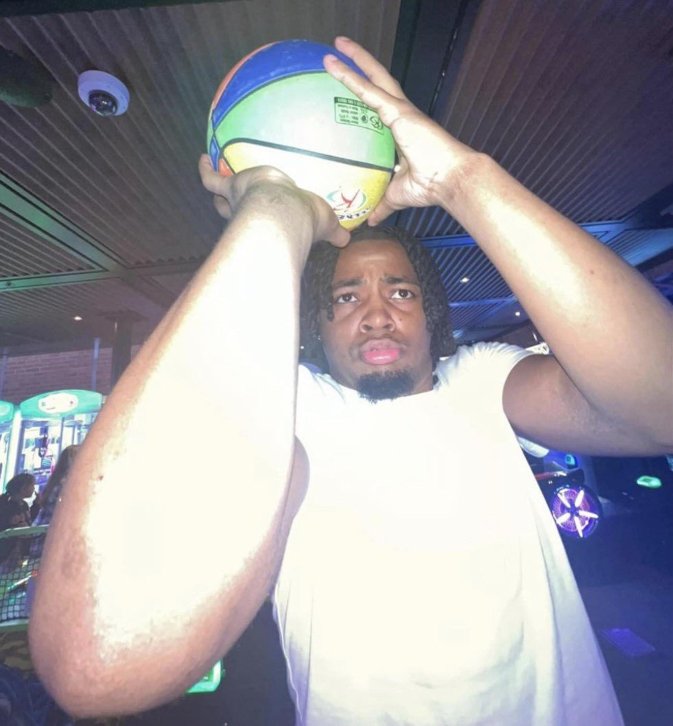 Hoodville tweet media