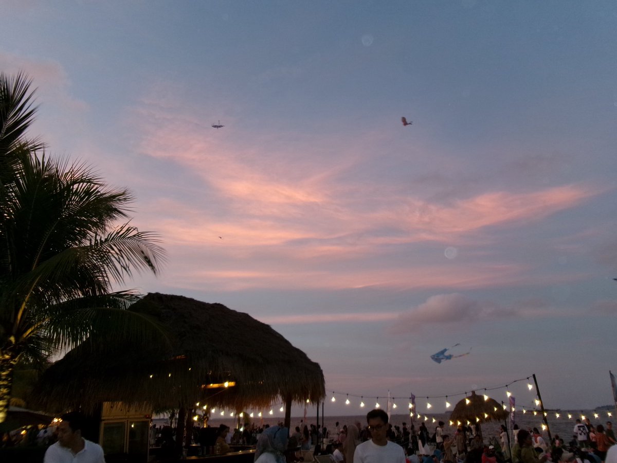 readr4t's tweet photo. will always Loveeee pretty sunsets ☀️ https://t.co/MUQGYItQE2