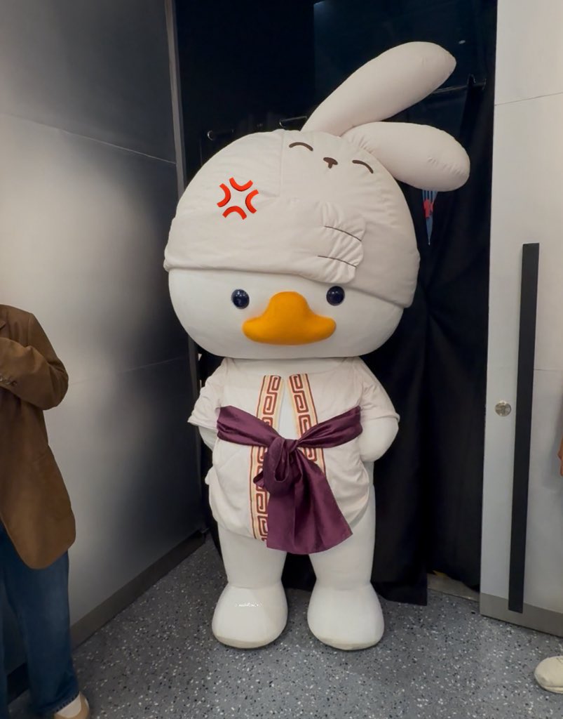 limmolly tweet media