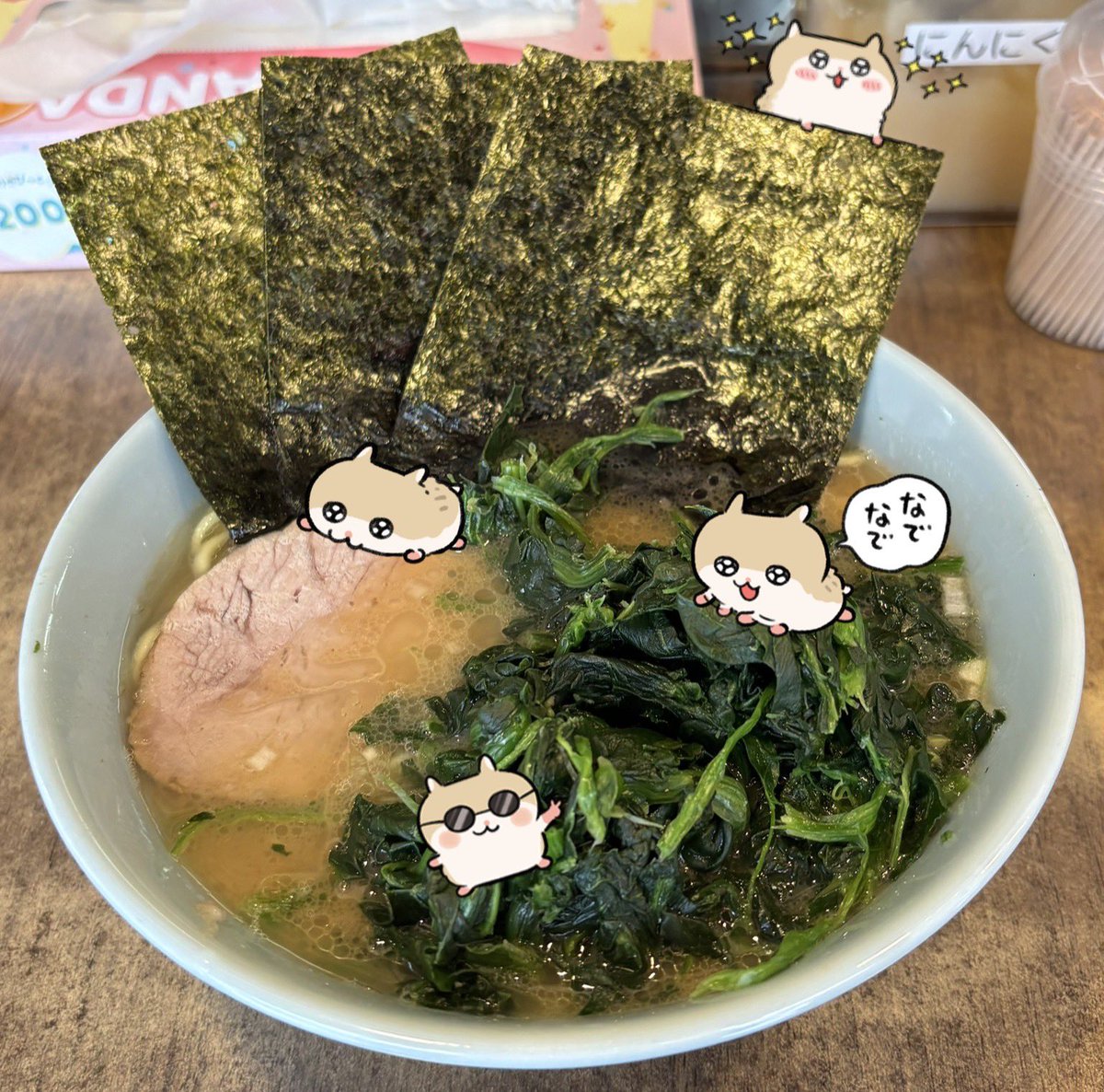 cobihamugohan's tweet photo. 約1週間ぶりのラーメンチョップさん⭐️🍜
今日はあぶら少なめにしなかった( ᴖ⩊ᴖ )あぶら普通もまろやかで美味しい♩
土日は大繁盛だから平日行くのがおすすめ‼️並ばずすぐラーメンちゅるちゅるできるよ😘🍜
#コビハムちゃん #ラーメンチョップ さん https://t.co/eeJuZA8kLG