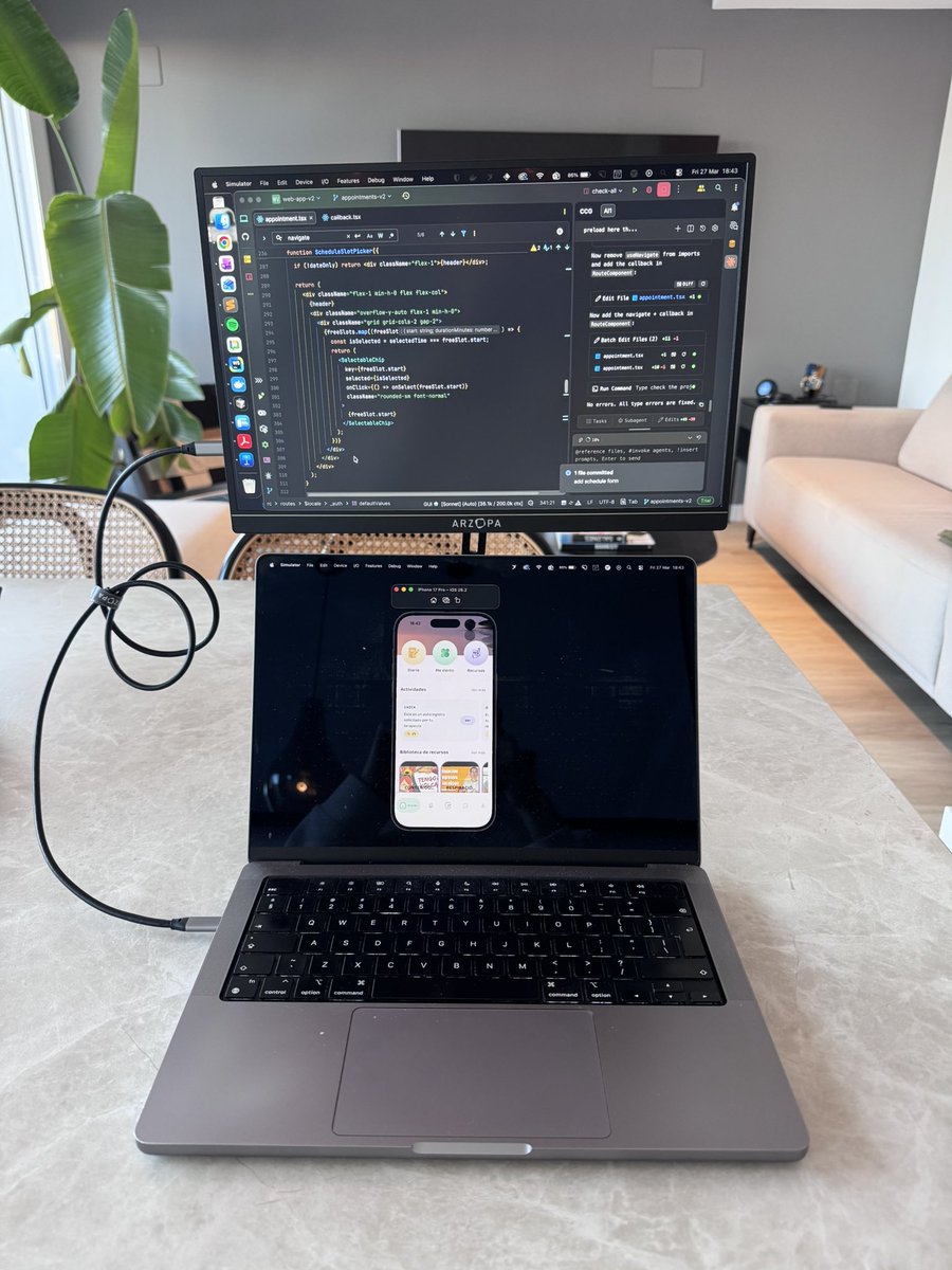 JockerDev's tweet photo. @wesbos In case you need a bigger screen but be on the go, there is also this option ;) https://t.co/lmESDInwMe