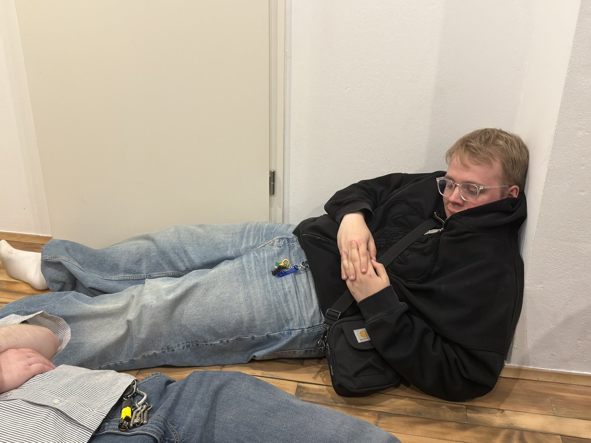 Simon Ψ tweet media