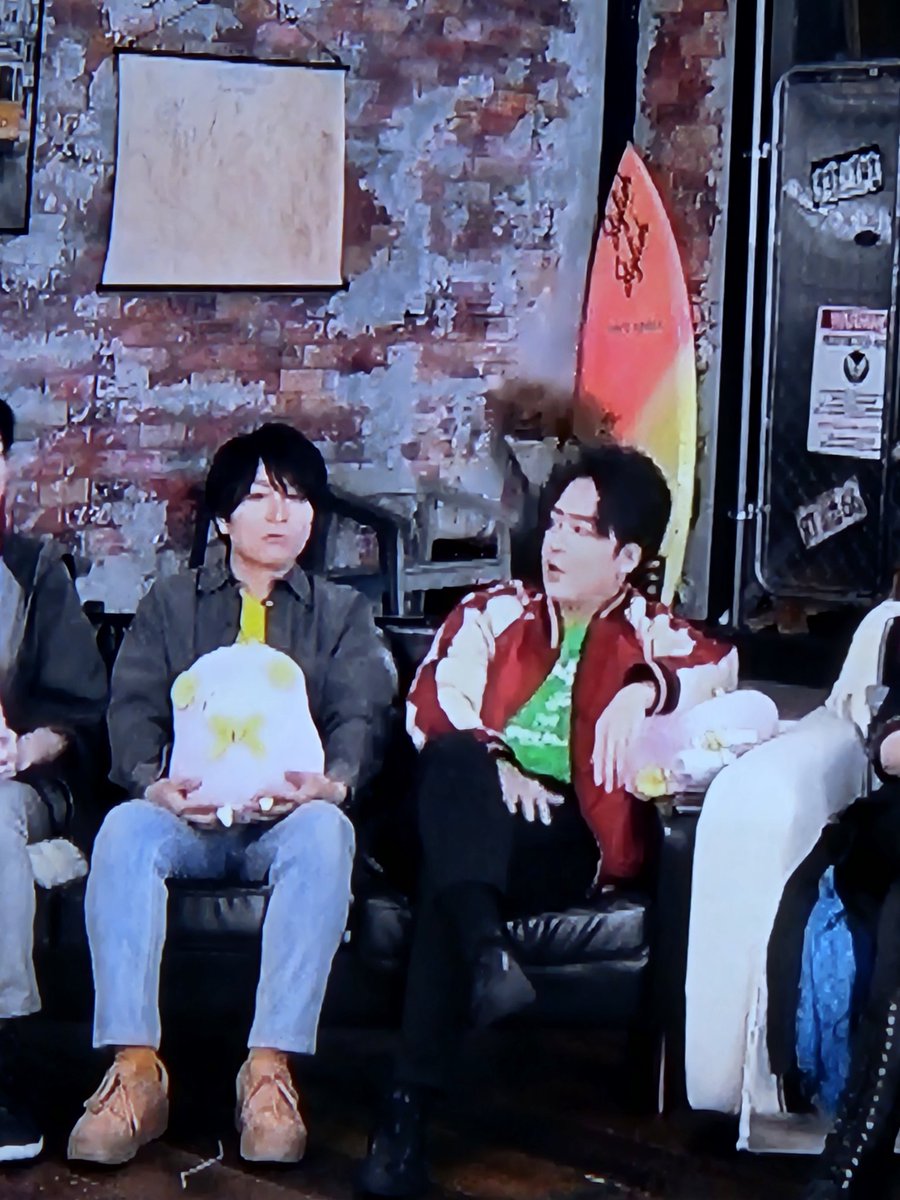 Kobasan: *hold*
Sumisan: *fold*