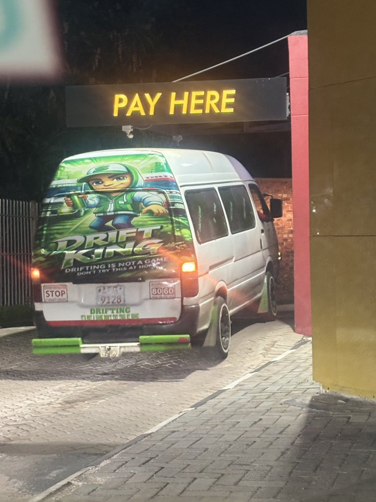 Pana jahman vanga vari mukombi yeku Mufakose vazongoudza driver kuti vadarike nepa Aspindale drive thru….kanyika kano kane drama