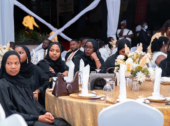 𝑻𝒐𝒏𝒏𝒚 𝑩𝒂𝒏𝒛 🦅 tweet media