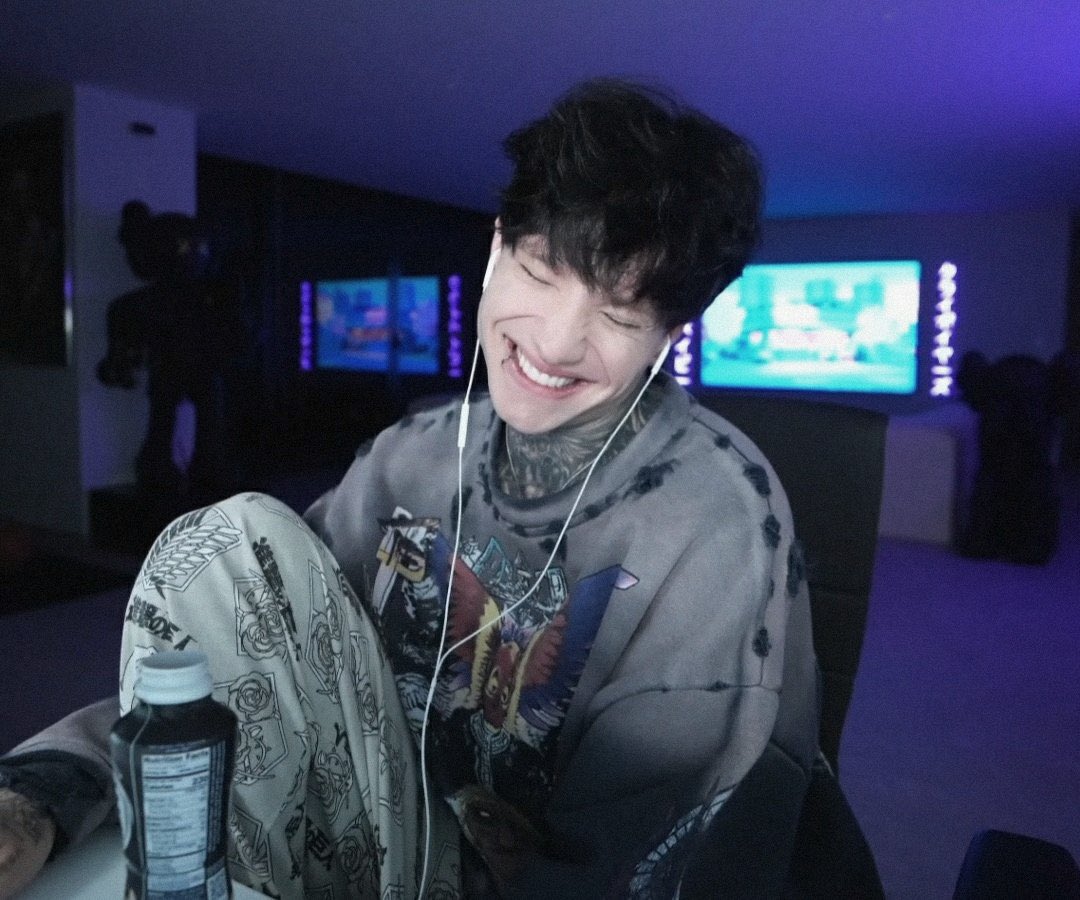 ALESSANDRA 🖤👽💧 tweet media