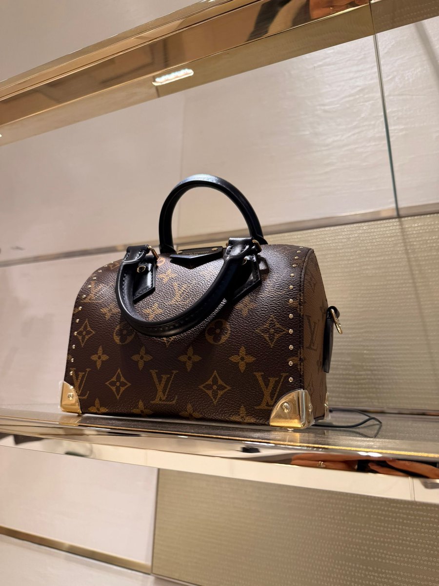 I’ve had the best day shopping on my good toys credit card 💳 ✨

Back to the hotel for a quick change before our last night out in Amsterdam ✨