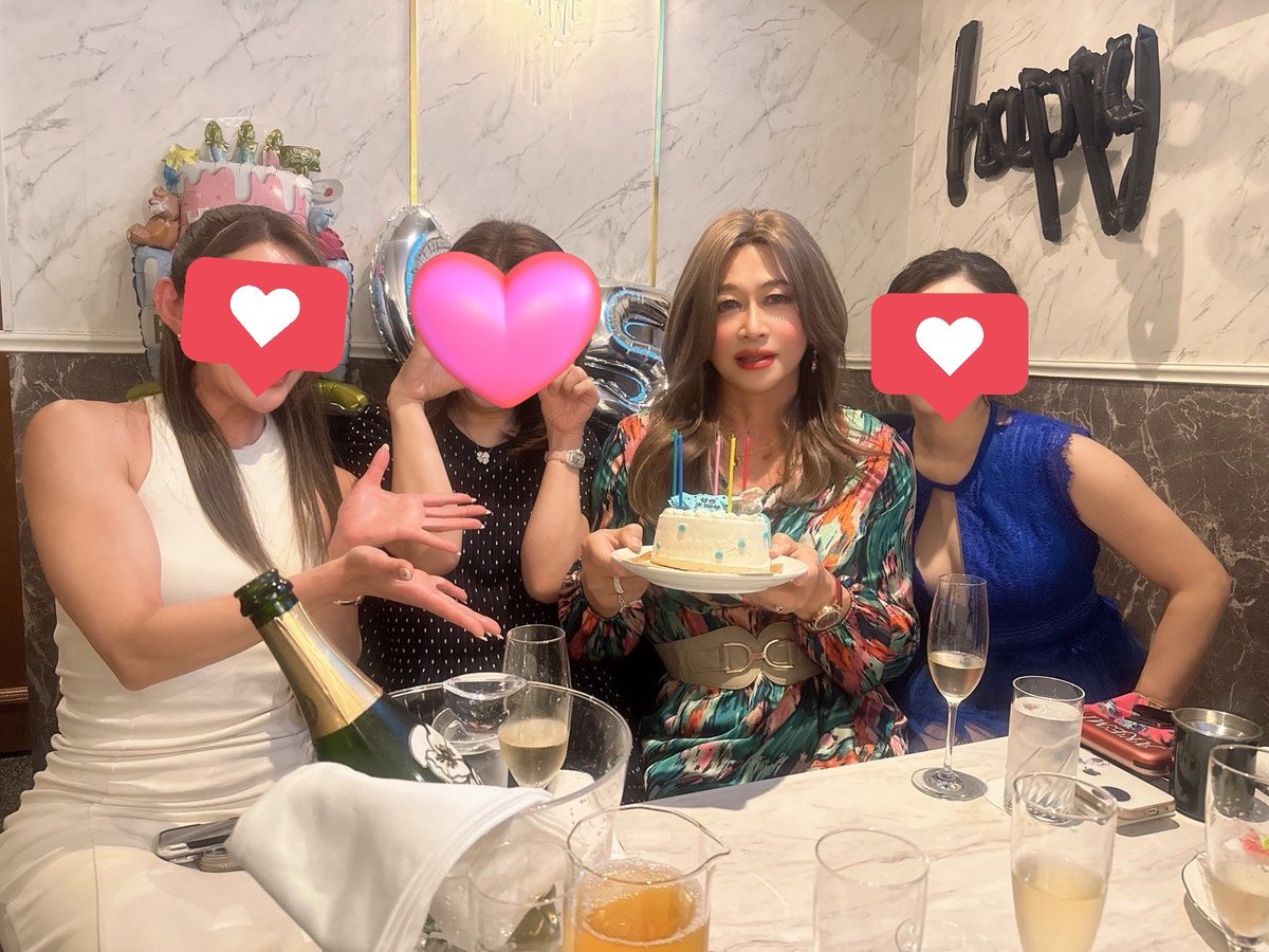 akeake323mi's tweet photo. 仲良し純女友達にお誕生日のお祝いしてもらちゃった🎵
エッチはなしでお家に帰ったけど…一人エロエロモード😋
スタンプ無し見たいかな？
#女装淫乱熟女#女装ハッテン系#トランスジェンダー https://t.co/KdGr6s57ro