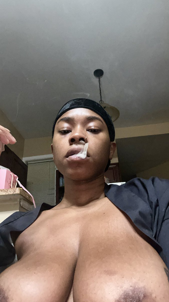 Yah 🌚 tweet media