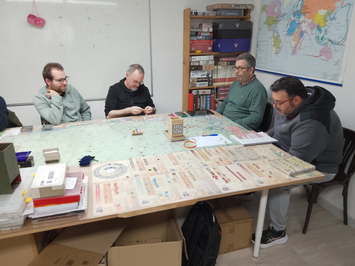 SnafuDST's tweet image. You can spot the veteran by their skill with the pencil.
Friday Snafu Showdown!
#ASL #GTS