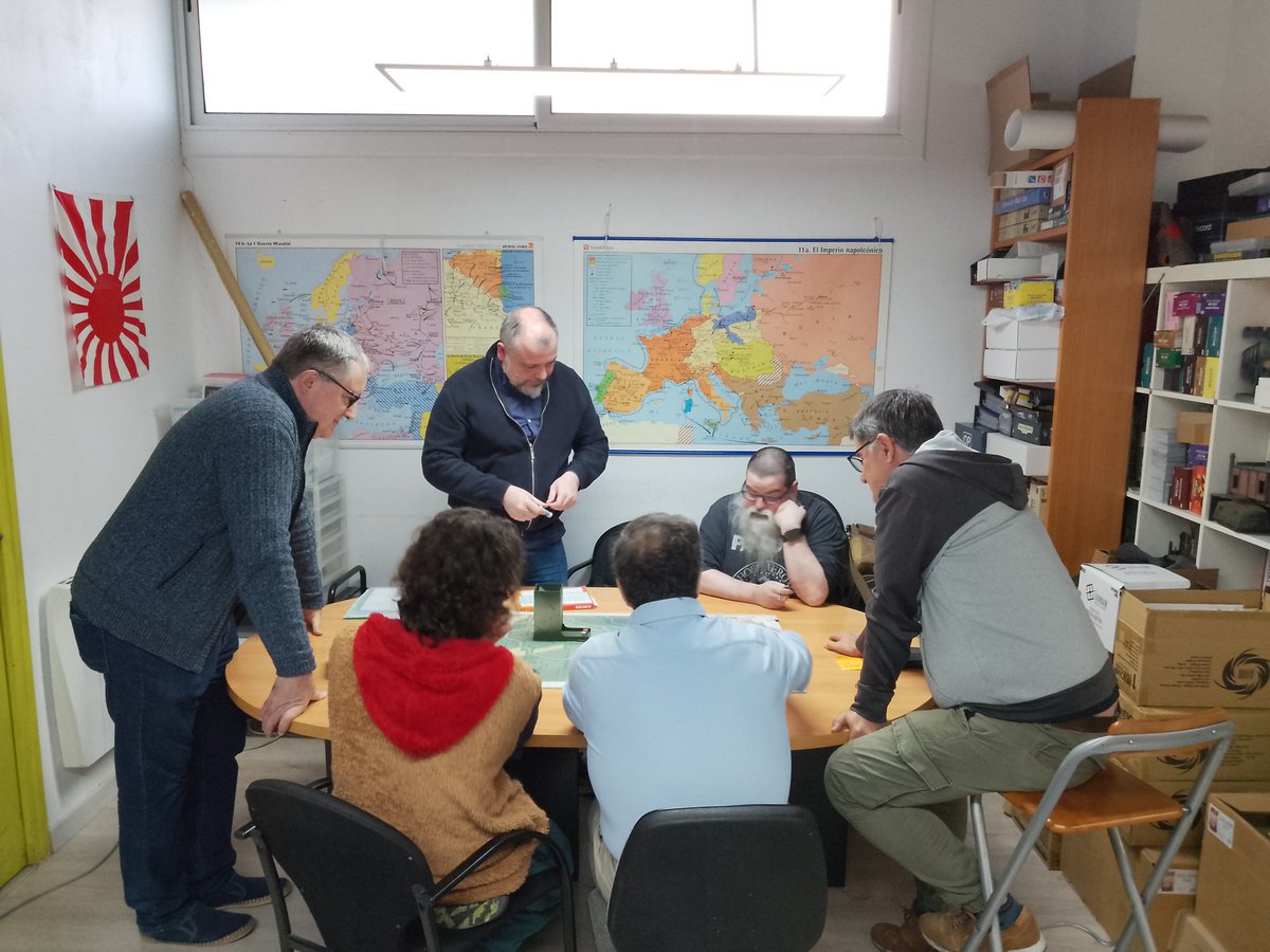 SnafuDST's tweet image. You can spot the veteran by their skill with the pencil.
Friday Snafu Showdown!
#ASL #GTS