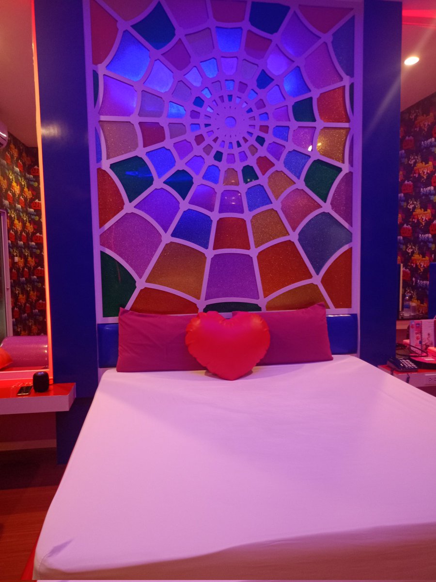 หาผัว ให้เมีย... tweet media