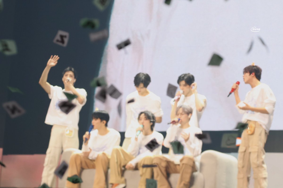 𝙇𝙤𝙫𝙞𝙣𝙜 𝙎𝙩𝙖𝙧𝙔𝙚𝙙 tweet media