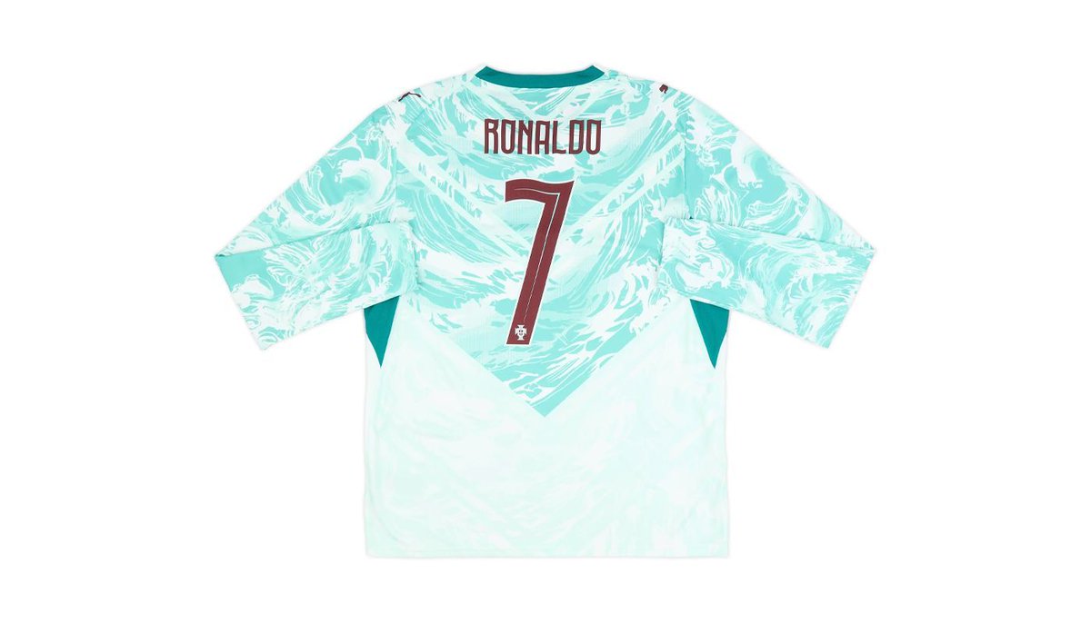 Classic Football Shirts tweet media