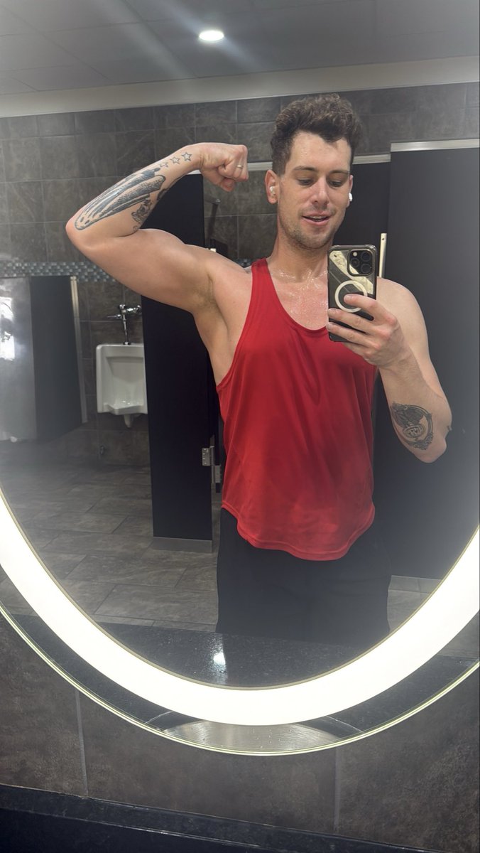 Dusty Ray Bottoms tweet media