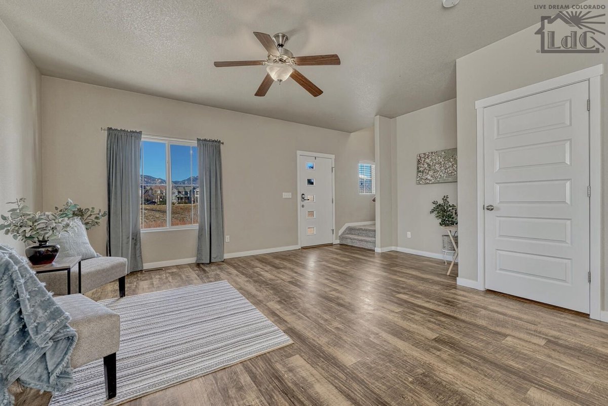 LaurenDCollier's tweet image. New price! You are going to LOVE this Pikes Peak view!
livedreamcolorado.com/spring-creek-t…
#ColoradoSprings #PikesPeakView #MountainViews #HomeSweetHome