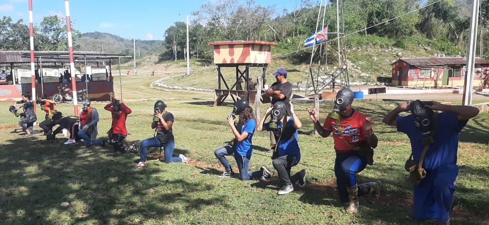Medio siglo forjando futuro. La #UniversidadDGranma celebra su aniversario 50 siendo el corazón de la preparación integral de nuestros estudiantes. Eventos como el #BastiónUniversitario2026 son la muestra de que aquí se aprende a defender lo que más importa. 🎓💪