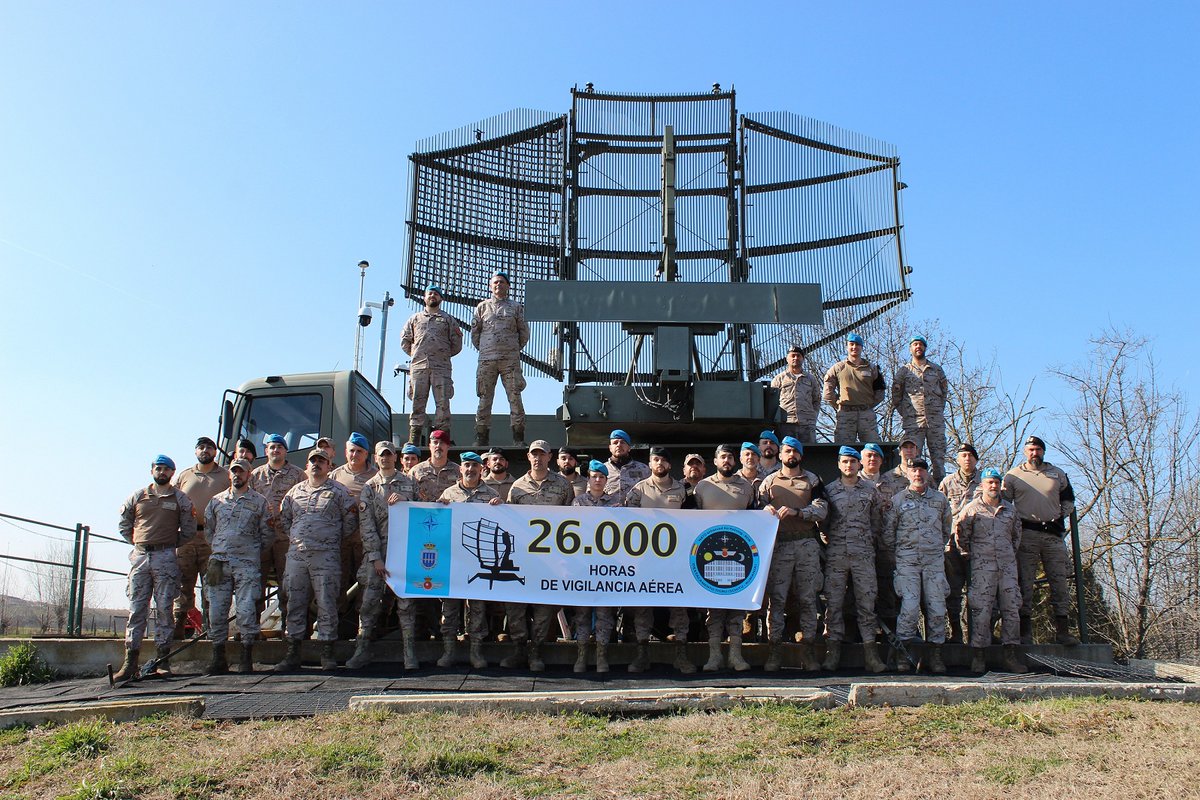Defensagob's tweet photo. El undécimo contingente del Destacamento Aéreo Táctico #Tigru asume el mando de la misión de Vigilancia Aérea Reforzada de la @NATO en Rumanía. El radar AN/TPS-43M acumula ya más de 26.000 horas protegiendo el flanco este de la Alianza. https://t.co/QjAmrJAh7w