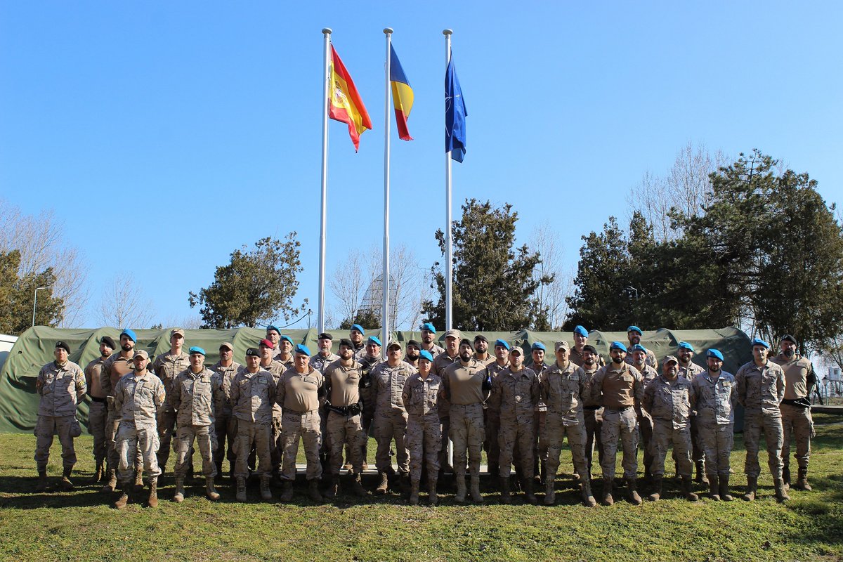 Defensagob's tweet photo. El undécimo contingente del Destacamento Aéreo Táctico #Tigru asume el mando de la misión de Vigilancia Aérea Reforzada de la @NATO en Rumanía. El radar AN/TPS-43M acumula ya más de 26.000 horas protegiendo el flanco este de la Alianza. https://t.co/QjAmrJAh7w