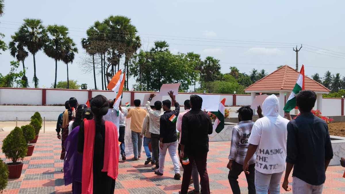 nykseluru's tweet photo. MY Bharat-West Godavari has organised. Shaheed Diwas Padyatra at Penugonda .AP  where remembrance turned into a powerful surge of youth-led action. 
#MYBharat 
#MYBharatMYResponsibility #MeraBharatMeriZimmedari https://t.co/p21xLgIigf