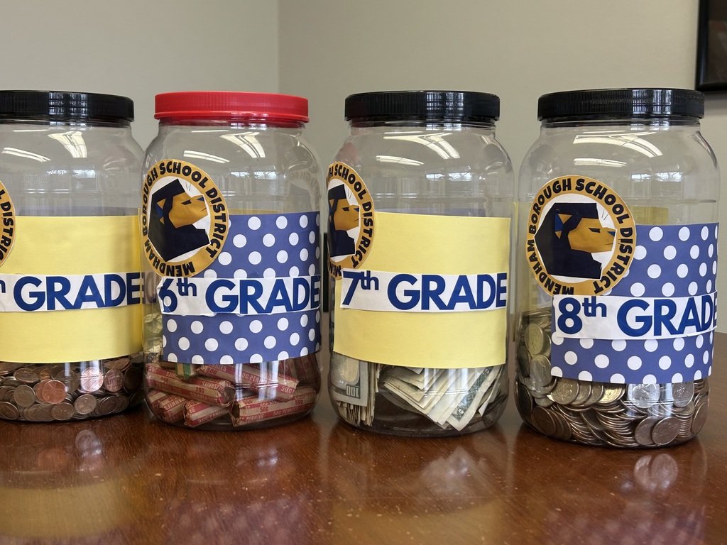 mendhamborosd's tweet photo. Mountain View students headed into Spring Break by celebrating this year's One Book, One School novel, Out of My Mind.  Students watched the movie adaptation of the novel,  participated in related Advisory activities, and raised over $1,400 for the Larc School. #lionspride https://t.co/4VagGMlSlI