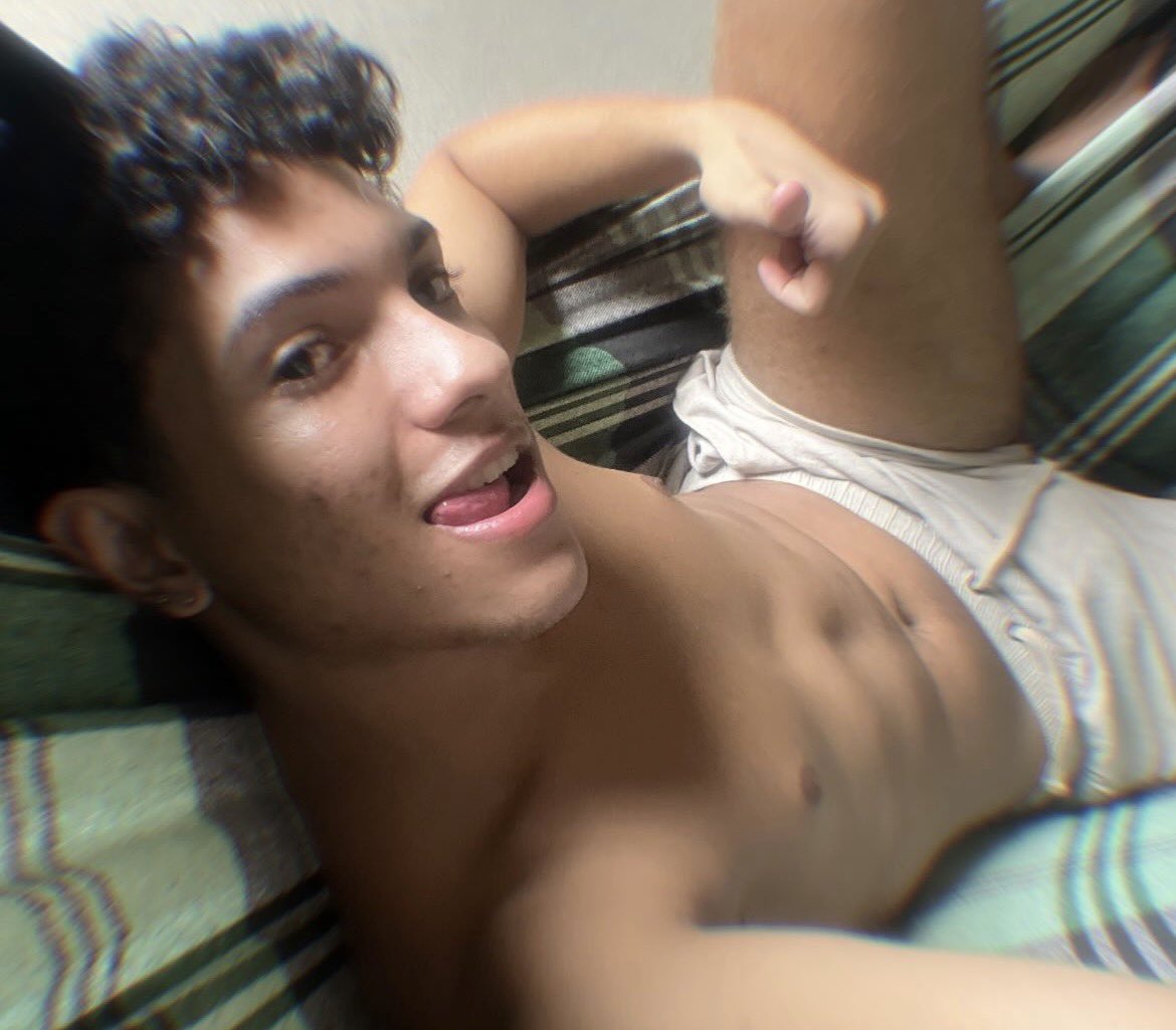 é ruan com r tweet media