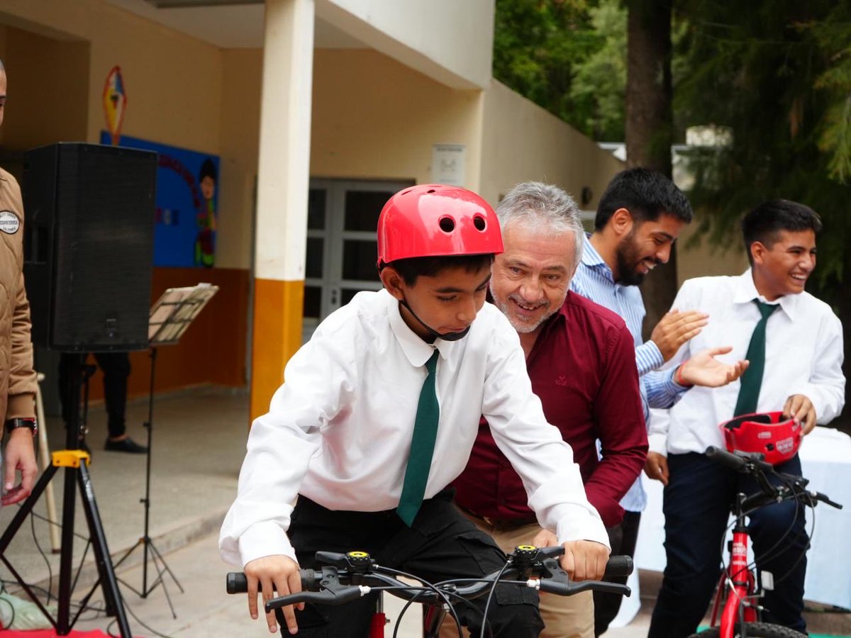 Armando Molina tweet media