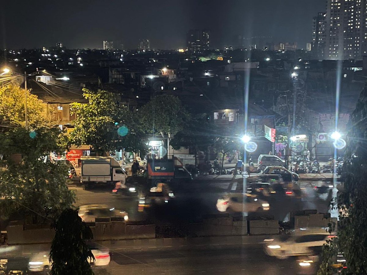 NShankar10's tweet photo. @mybmcWardN Go and check flashlight nuisance by a shop all nights disturbing our sleep. Location near Ramabai Foot over bridge https://t.co/VMyi1bNU0i